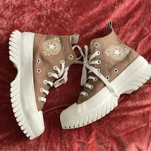 CONVERSE - Chuck Taylor All Star Lugged Platform embroidered women’s size 5.5